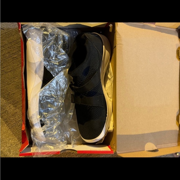 NIKE AIRSOCKER FLYKNIT SHOE SZ 10 - Picture 2 of 4